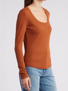 Ribbed Scoop Neck Long Sleeve Top in Rust
